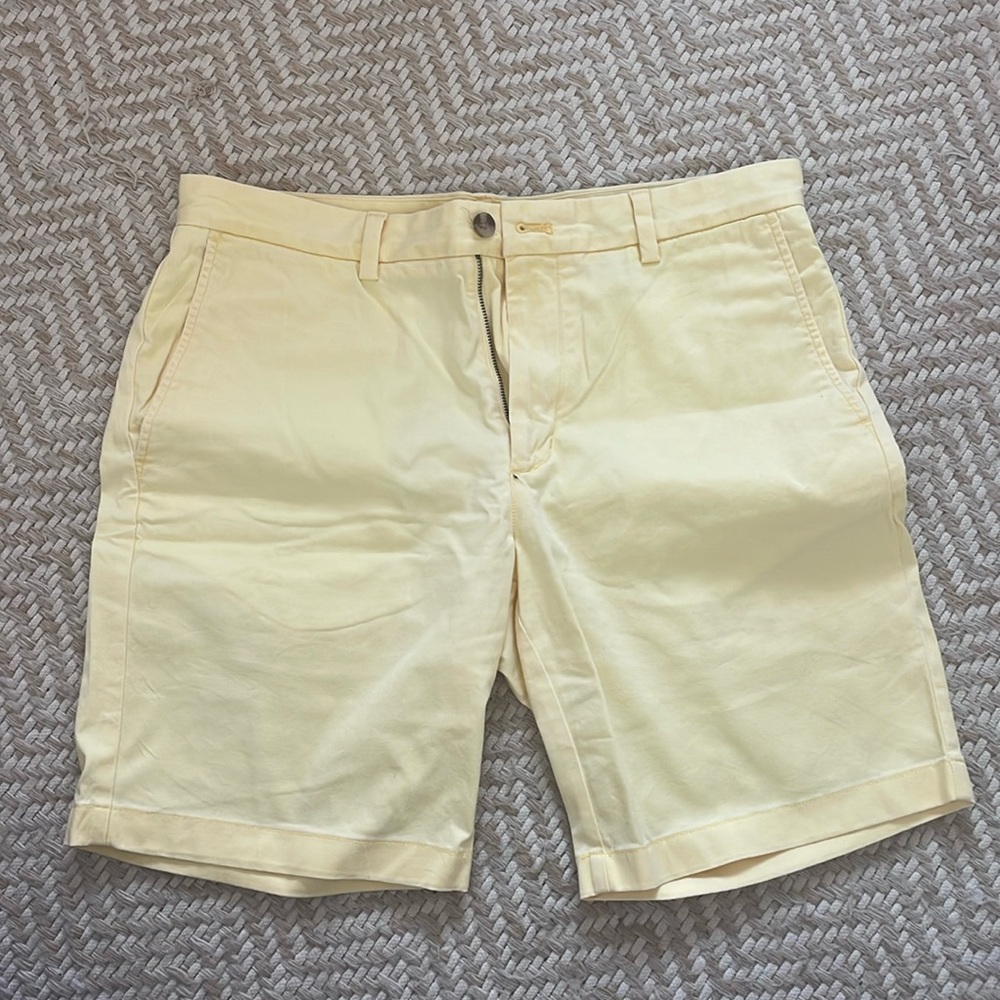 Men’s 34W Vineyard Vines shorts